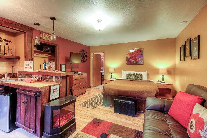 Redwoods River Resort image