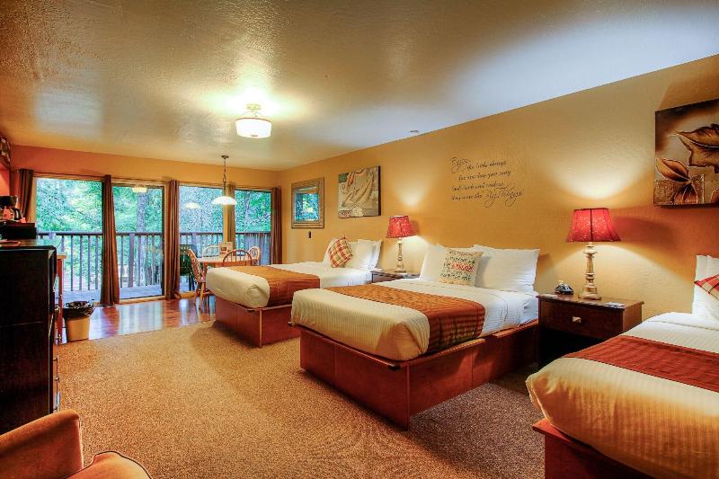 Redwoods River Resort image