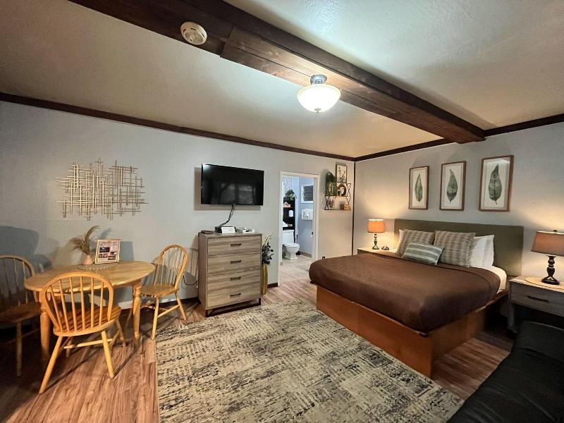 Redwoods River Resort image