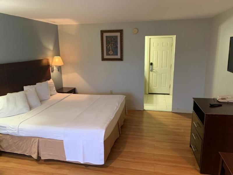 Crystal Inn Eatontown image