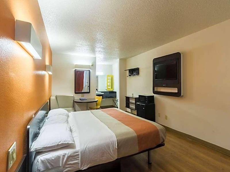 Motel 6 Crawfordsville, IN image