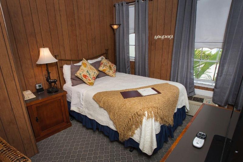 Seminole Inn image 8