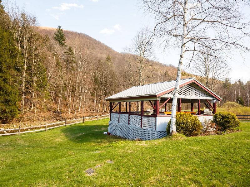 Clear River Inn image