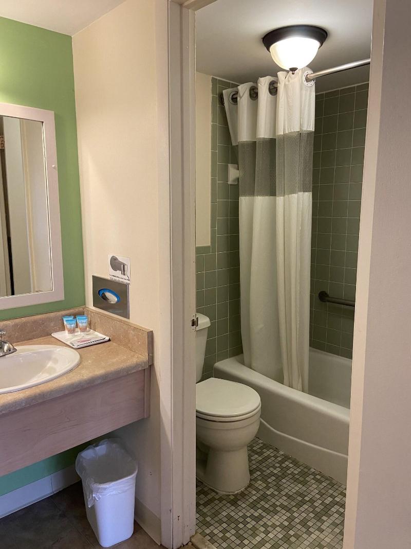 Buccaneer Inn image