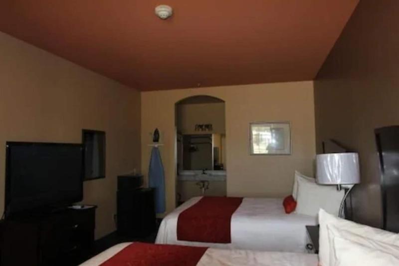 Lindsay Inn image 6