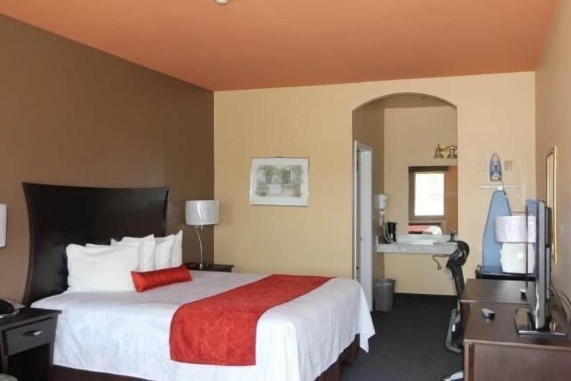 Lindsay Inn image 7