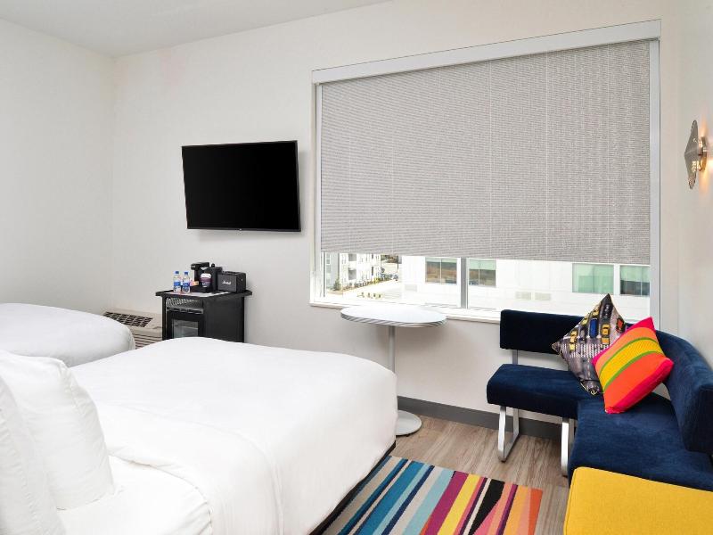 Aloft Charlotte Airport image