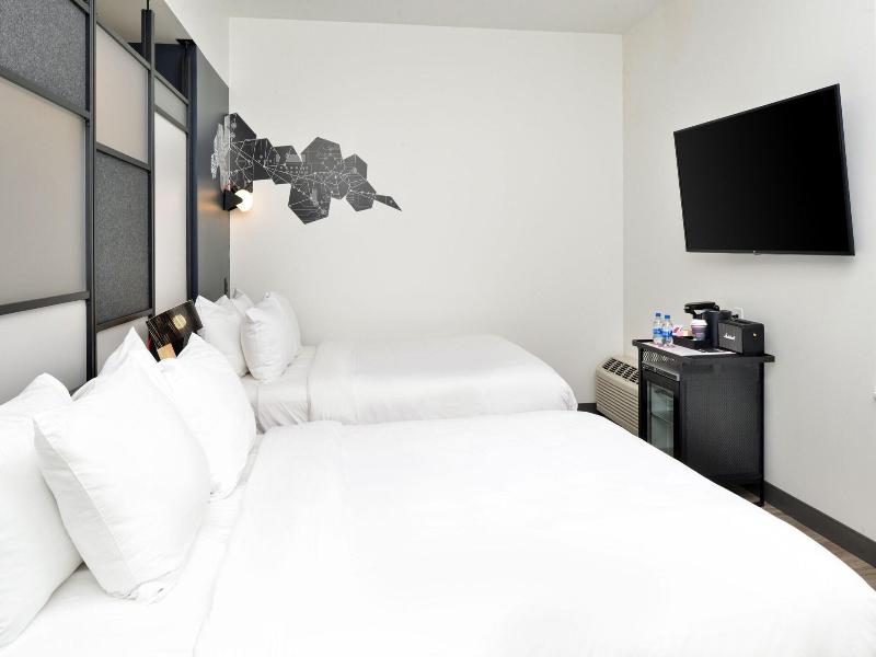 Aloft Charlotte Airport image