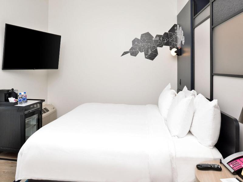 Aloft Charlotte Airport image