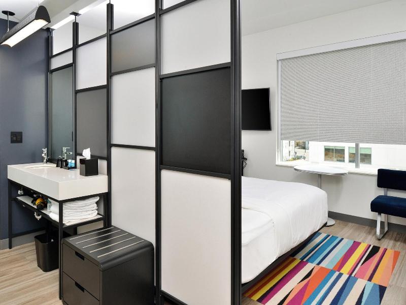 Aloft Charlotte Airport image