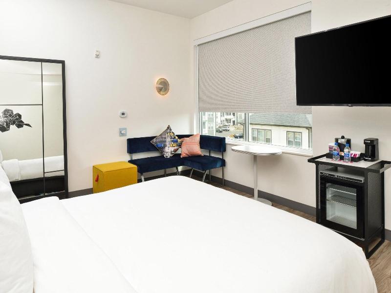 Aloft Charlotte Airport image