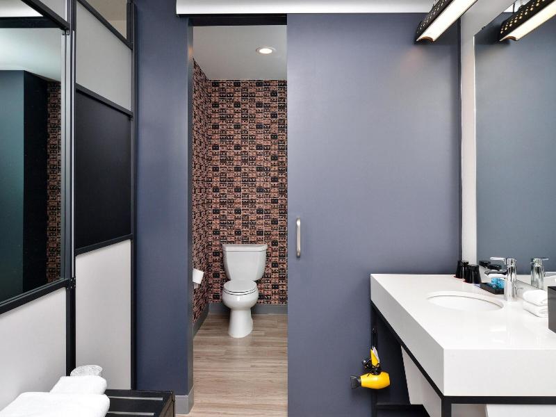 Aloft Charlotte Airport image