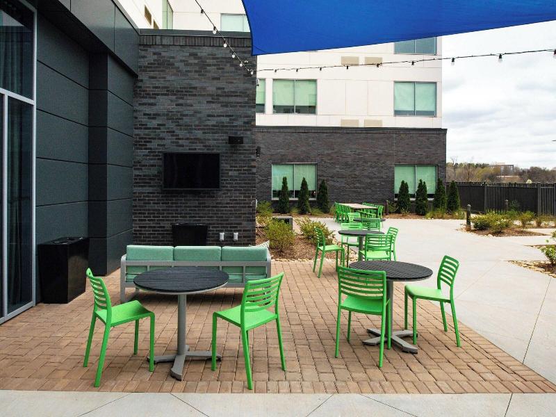 Aloft Charlotte Airport image