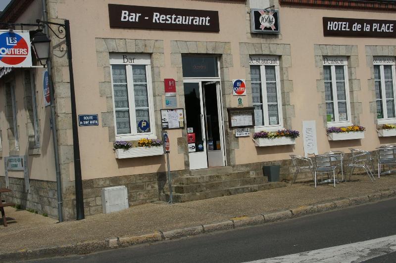Hôtel de la place image