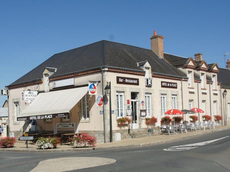 Hôtel de la place image