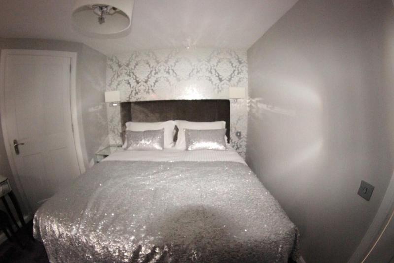 Shorehead Guest House image
