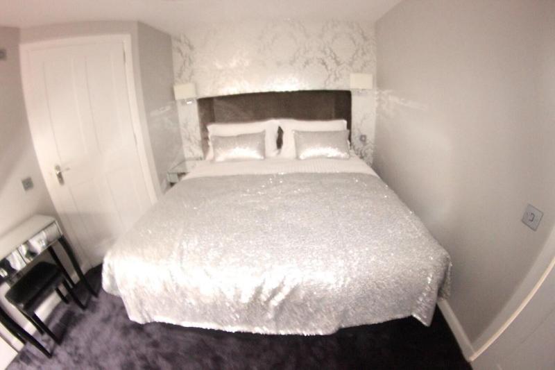 Shorehead Guest House image