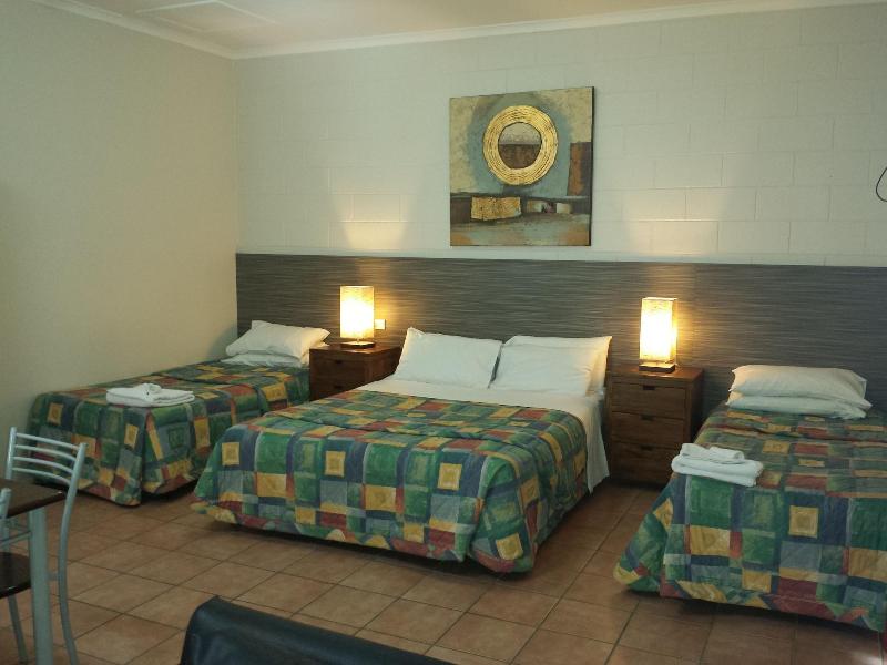 Mid City Motor Inn 4