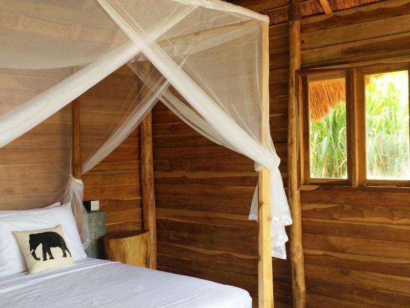 BUNGALOW KING BED ONE BEDROOM