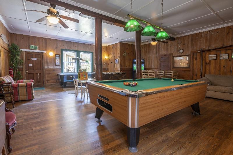 Blackbeard's Lodge image