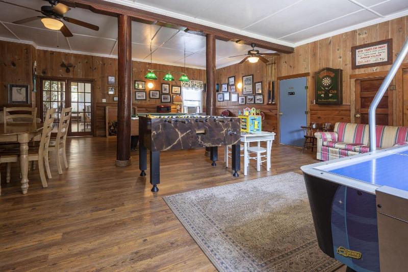 Blackbeard's Lodge image