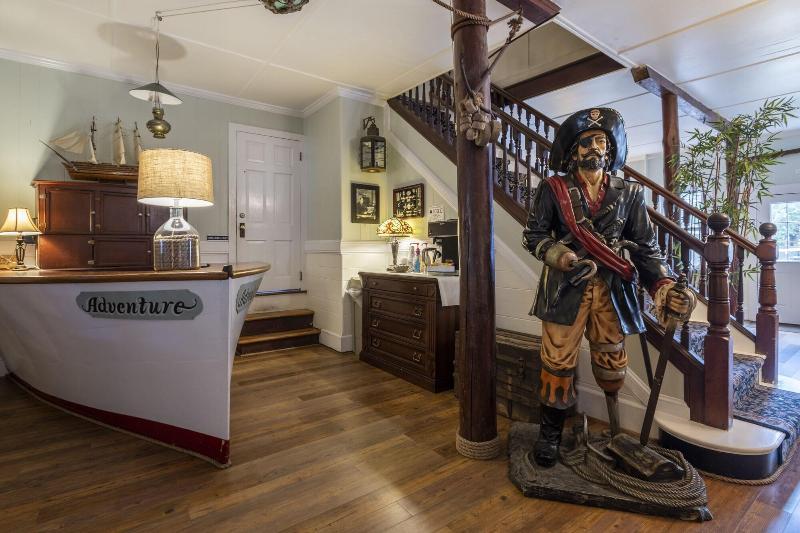 Blackbeard's Lodge image