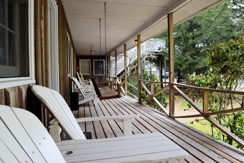 Blackbeard's Lodge image