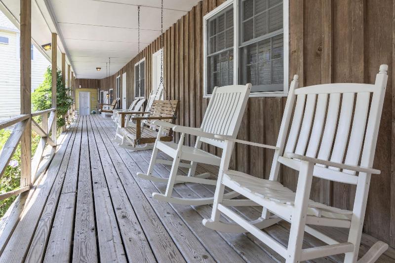 Blackbeard's Lodge image