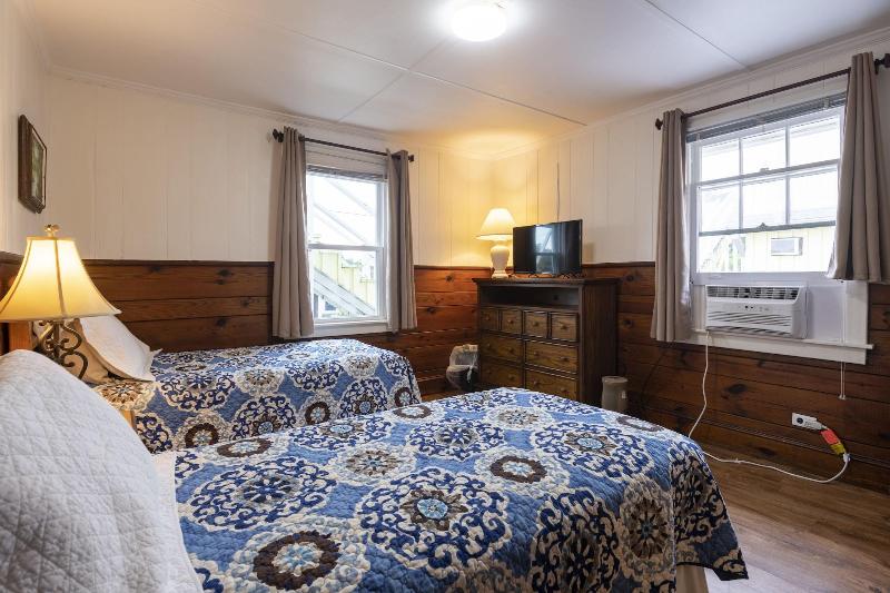 Blackbeard's Lodge image