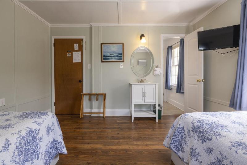 Blackbeard's Lodge image