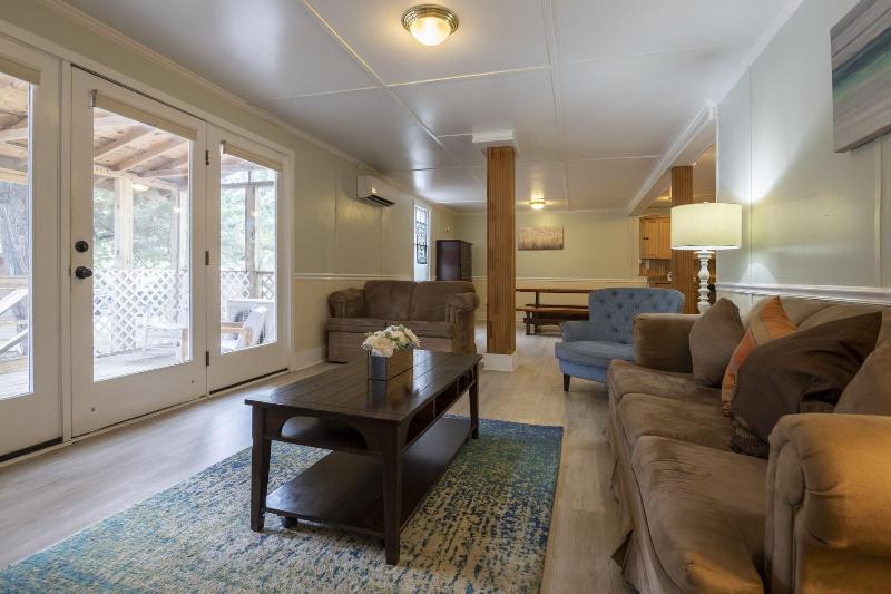 Blackbeard's Lodge image