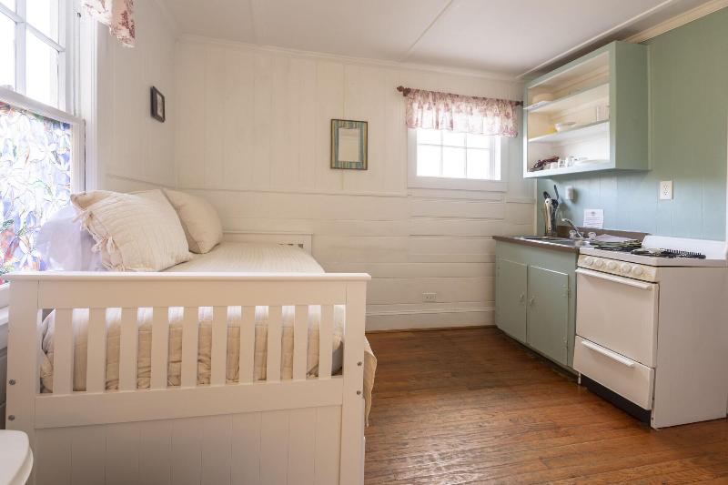 Blackbeard's Lodge image