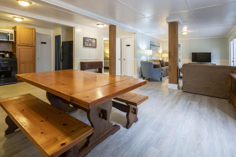 Blackbeard's Lodge image