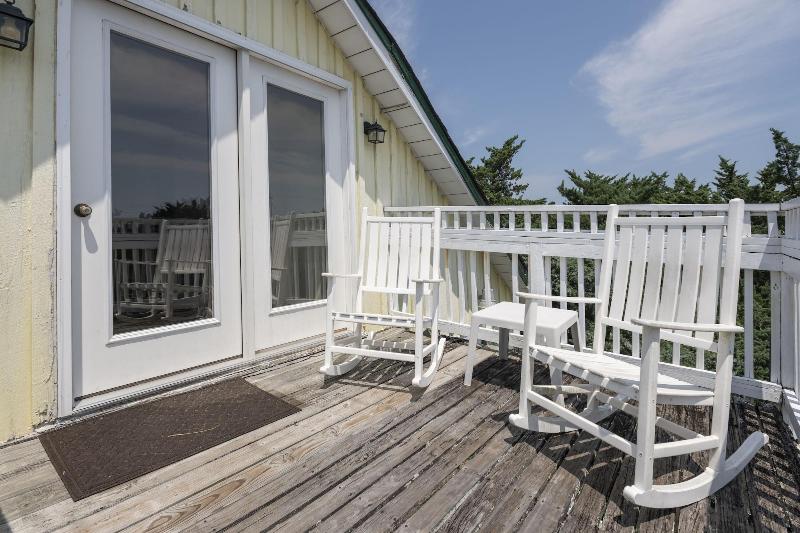 Blackbeard's Lodge image