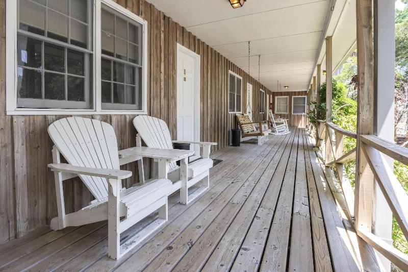 Blackbeard's Lodge image