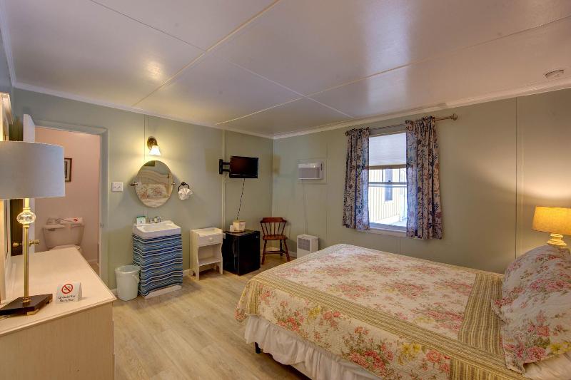 Blackbeard's Lodge image