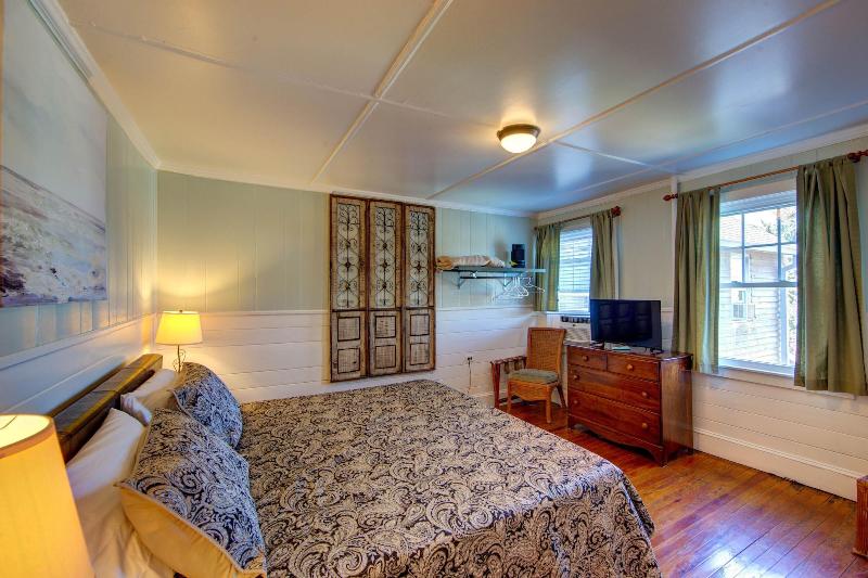 Blackbeard's Lodge image