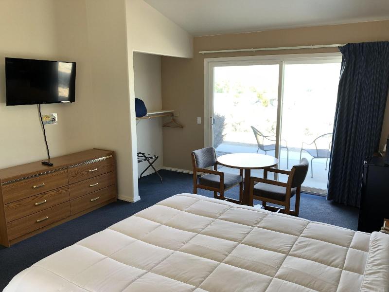 Meadowcliff Lodge image