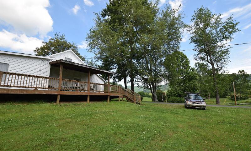 Graves Mountain Farm & Lodges image