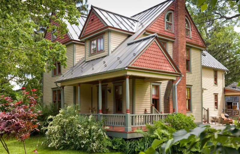 Gothic Eves Inn And Spa image