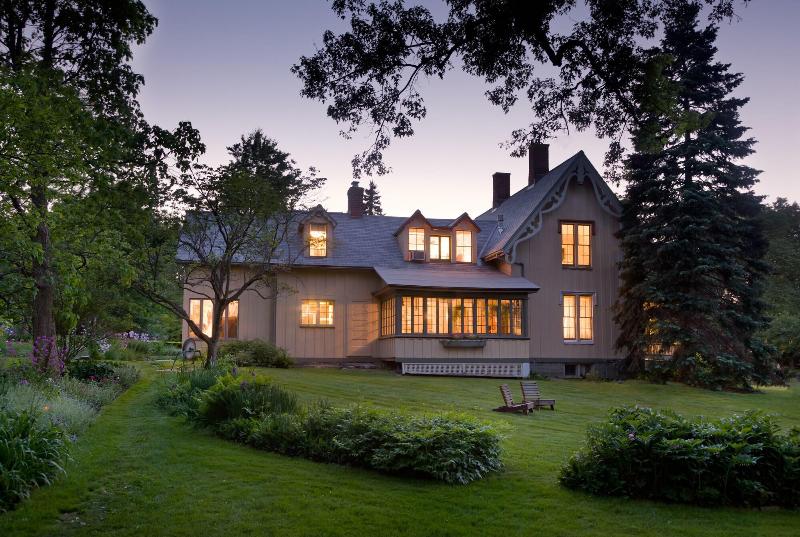 Gothic Eves Inn And Spa image