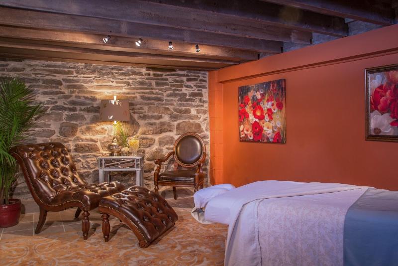 Gothic Eves Inn And Spa image