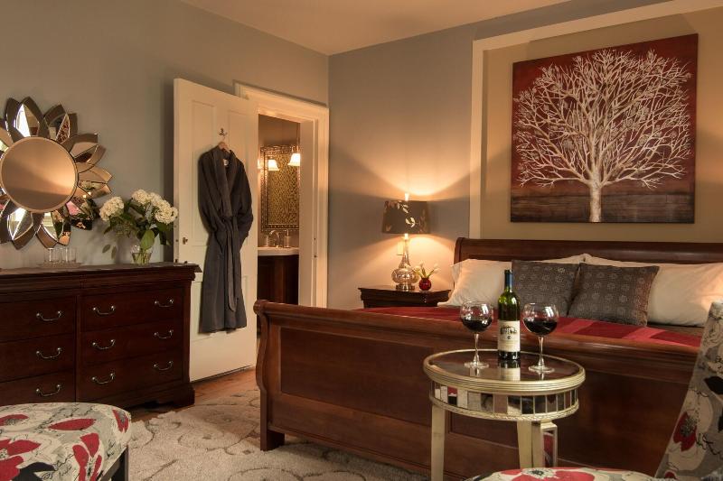 Gothic Eves Inn And Spa image