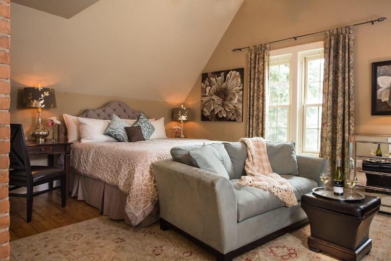 Gothic Eves Inn And Spa image
