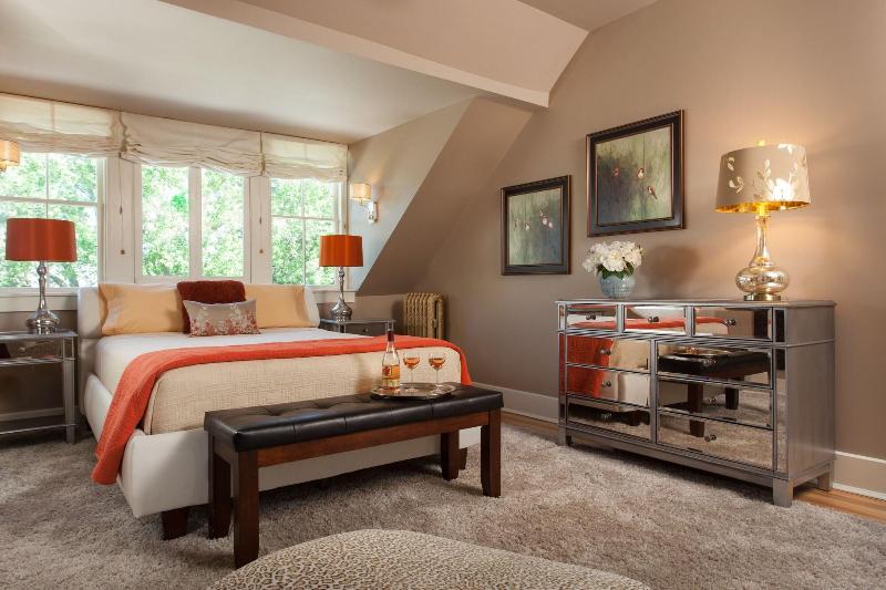 Gothic Eves Inn And Spa image