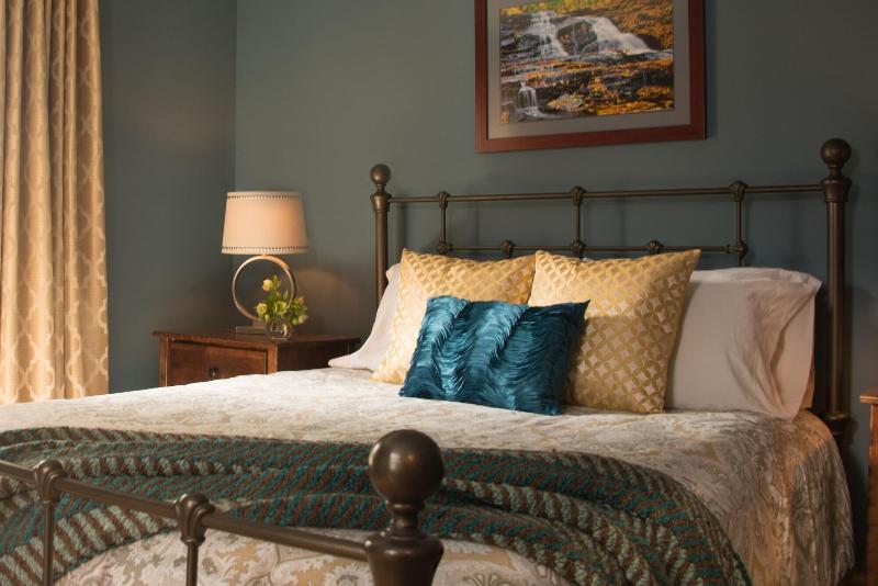 Gothic Eves Inn And Spa image