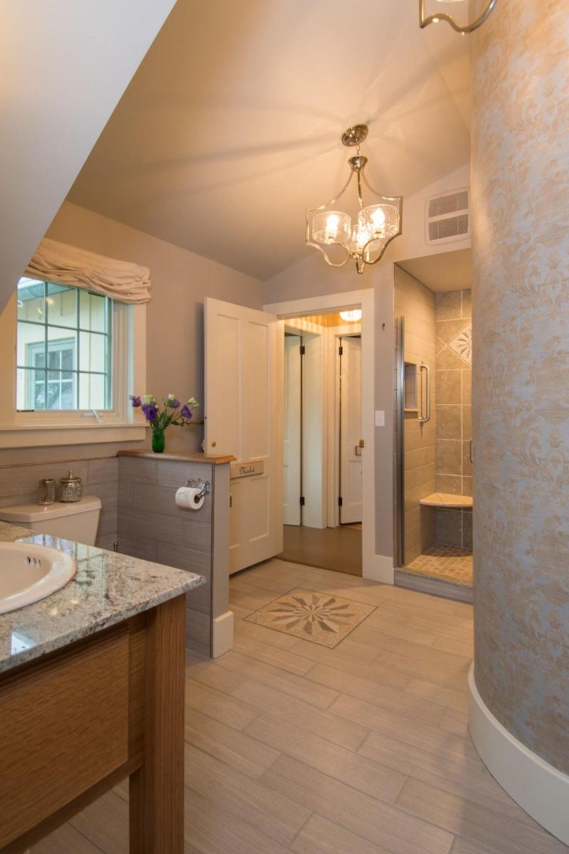 Gothic Eves Inn And Spa image