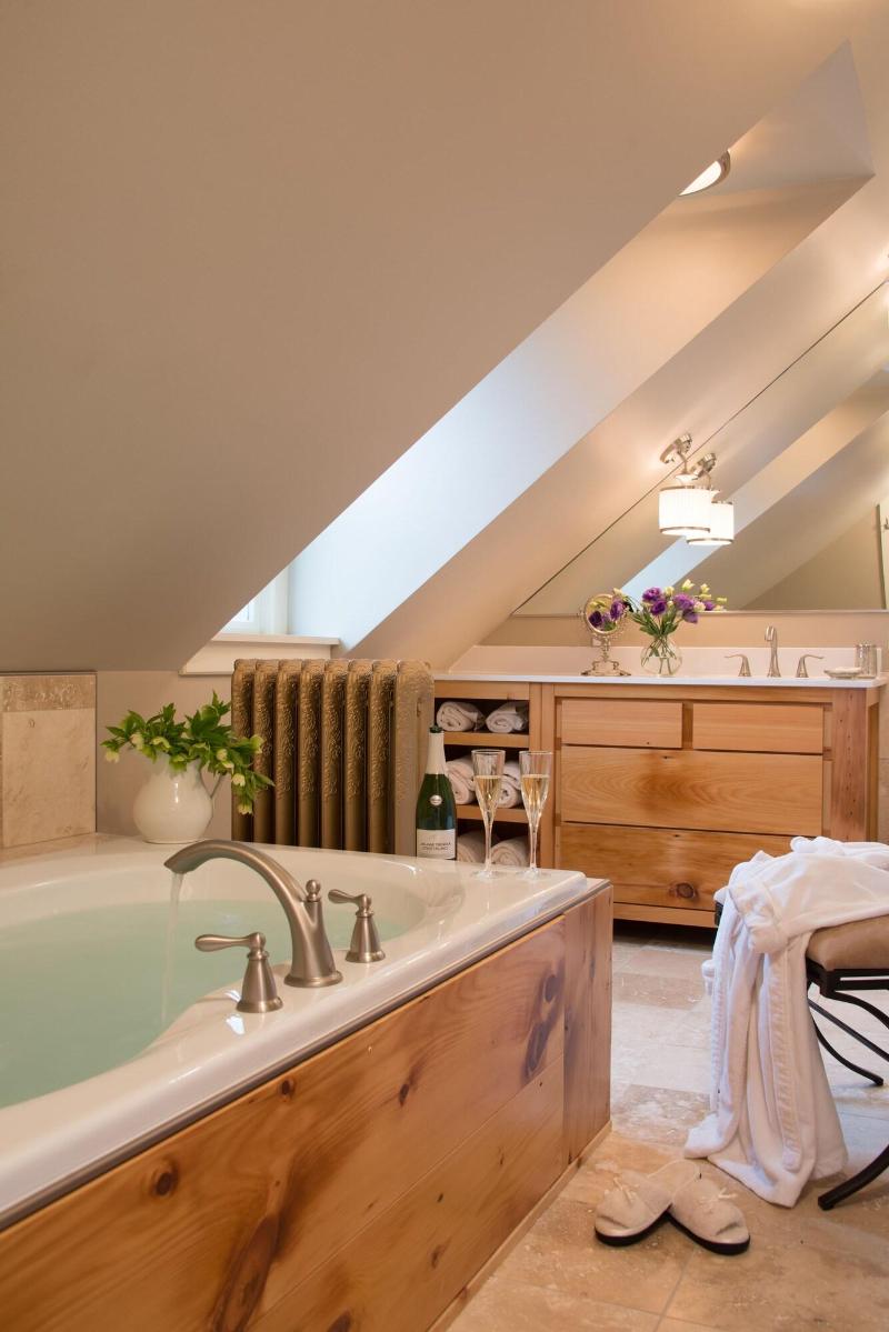 Gothic Eves Inn And Spa image