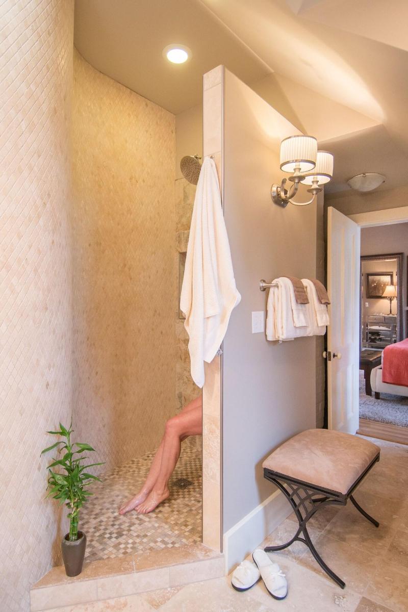 Gothic Eves Inn And Spa image
