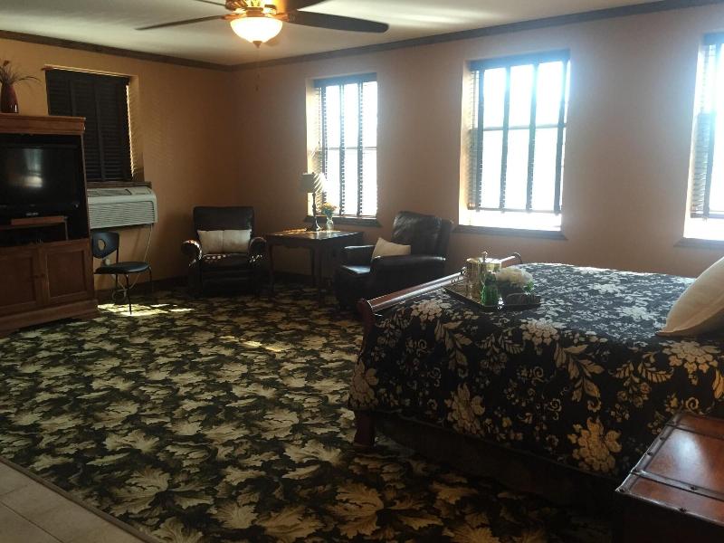 Caldwell Messenger Suites — photo 25